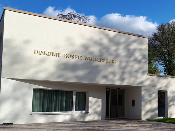 Außenansicht vom Hospiz - Diakonie Hospiz Woltersdorf